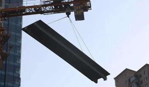 陕建新型建材承接的咸阳体育广场项目预制双T板首吊成功